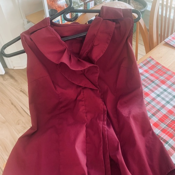 Beautifulful burgundy cranberry sleeveless top. - Picture 1 of 6